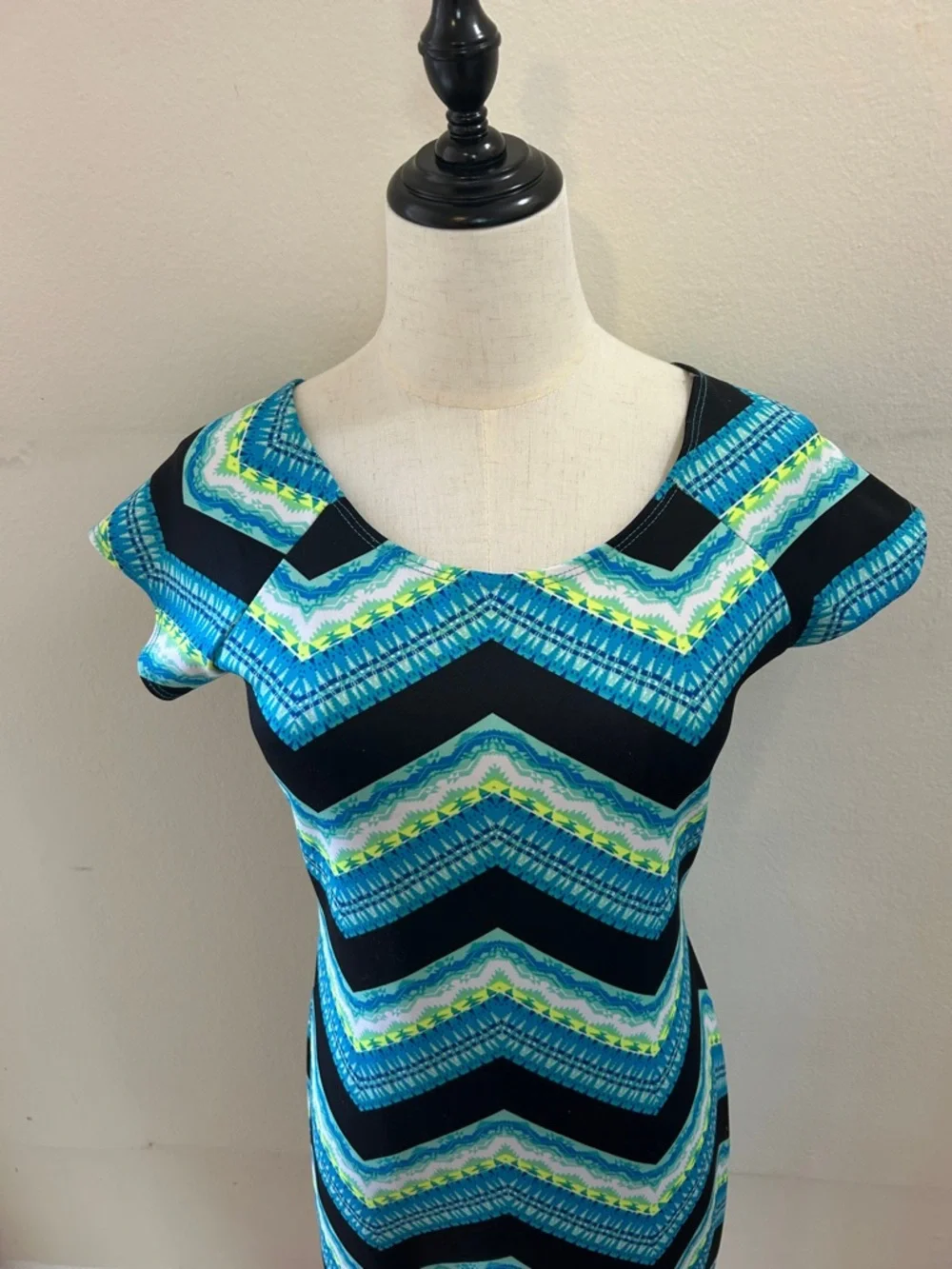 Chevron Scoop-Neck Midi Dress 🌹 - Picture 3 of 9